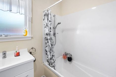 Photo of property in 35 Ontario Place, Wainoni, Christchurch, 8061