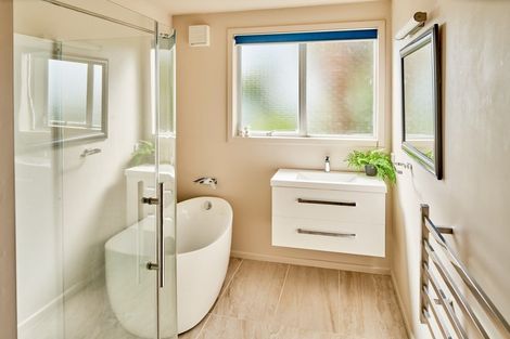 Photo of property in 58 Kiriwai Road, Paremata, Porirua, 5024