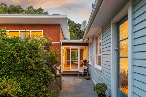 Photo of property in 46 Cornwall Road, Lyttelton, 8082