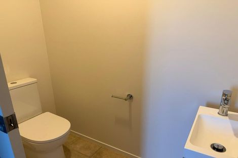 Photo of property in 4/143a Wiseley Road, West Harbour, Auckland, 0618