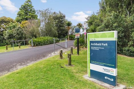 Photo of property in 53 Beaubank Road, Kelston, Auckland, 0602