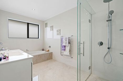 Photo of property in 12 Gleneagles Way, Waiwhakaiho, New Plymouth, 4312