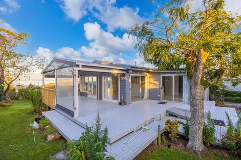 Photo of property in 1/62 Kowhai Road, Campbells Bay, Auckland, 0630