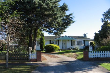 Photo of property in 5 Alma Place, Milson, Palmerston North, 4414