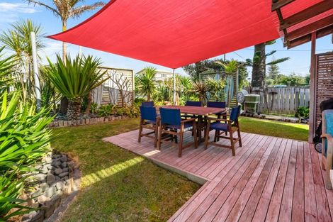 Photo of property in 10 Hall Road, Pataua North, Whangarei, 0175