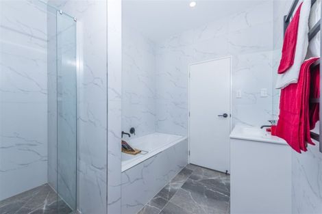 Photo of property in 12 Vinistra Road, Kumeu, 0810