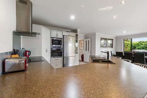 Photo of property in 13 Breaker Grove, Waiuku, 2123