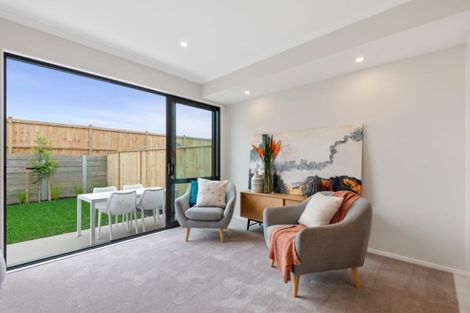 Photo of property in 44 Owen Chapman Drive, Red Beach, 0932