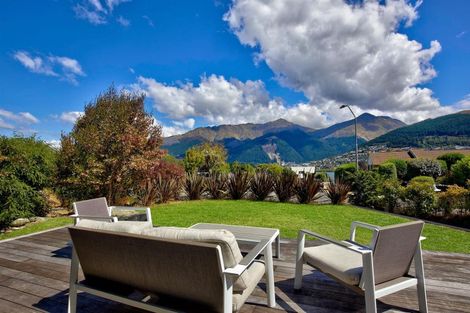 Photo of property in 8 Redwood Court, Kelvin Heights, Queenstown, 9300