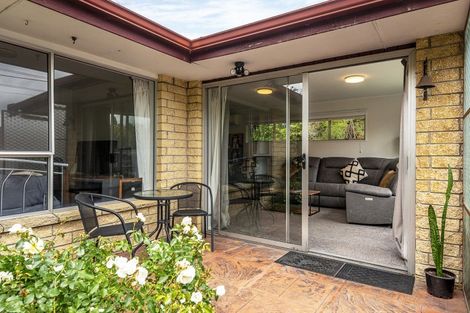 Photo of property in 2/87a Middlepark Road, Sockburn, Christchurch, 8042