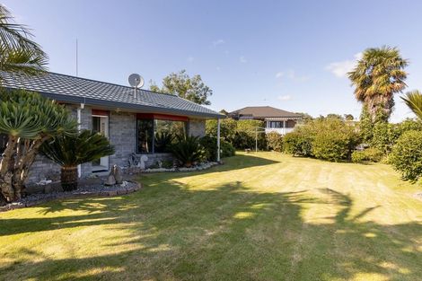 Photo of property in 16 Margaret Drive, Omokoroa, 3114