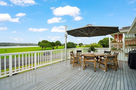 Photo of property in 93 Kiwi Esplanade, Mangere Bridge, Auckland, 2022