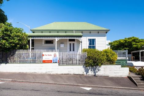 Photo of property in 27 Napier Terrace, Hospital Hill, Napier, 4110