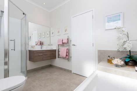 Photo of property in 8 Ridge View Crescent, Pukekohe, 2120