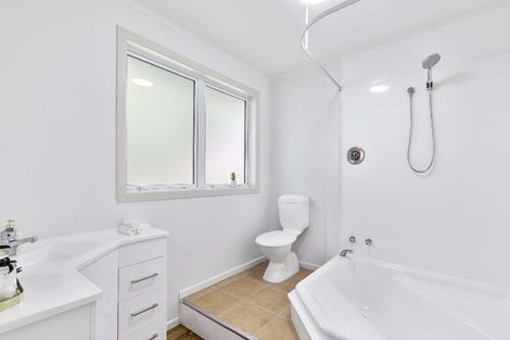 Photo of property in 9 Lomond Street, Newlands, Wellington, 6037