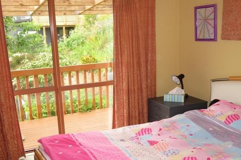 Photo of property in 12 Domett Street, Newlands, Wellington, 6037