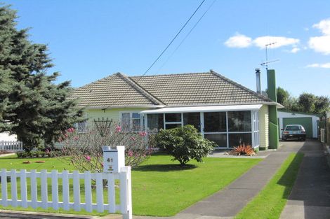 Photo of property in 41 Bowen Street, Levin, 5510
