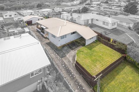 Photo of property in 27 Kowhai Street, Castlecliff, Whanganui, 4501