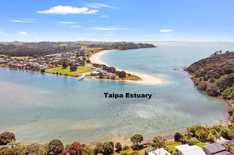 Photo of property in 129 Stratford Drive, Cable Bay, 0420