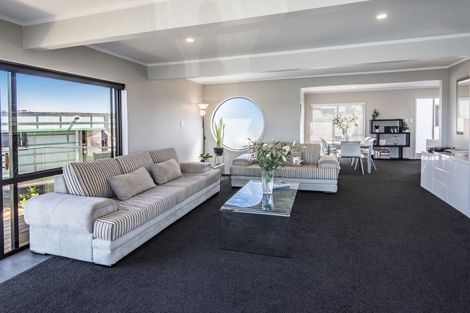 Photo of property in 2/26 Tizard Road, Birkenhead, Auckland, 0626