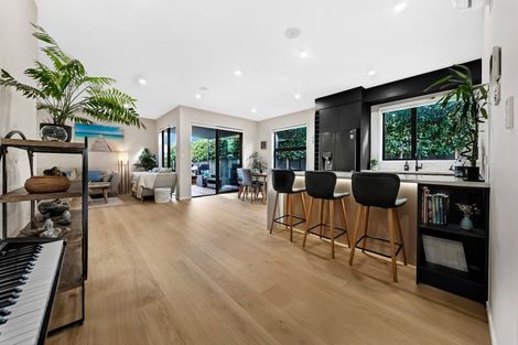 Photo of property in 12 Tarras Road, Kumeu, 0810