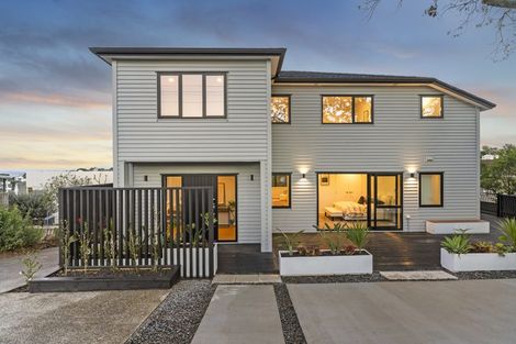 Photo of property in 1/47 Deep Creek Road, Waiake, Auckland, 0630