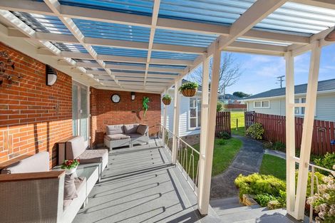 Photo of property in 6 Fowey Avenue, Te Atatu South, Auckland, 0610