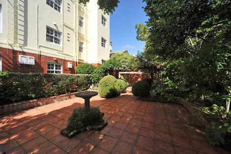 Photo of property in Chevening Flats, 90 Salamanca Road, Kelburn, Wellington, 6012