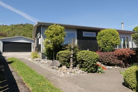 Photo of property in 11 Kotare Street, Waikanae, 5036