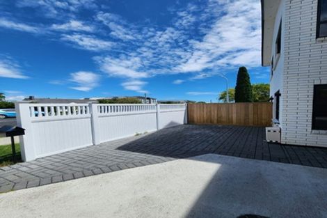 Photo of property in 128b Hutchinsons Road, Bucklands Beach, Auckland, 2014