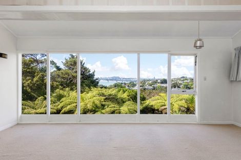Photo of property in 26 Fairfax Avenue, Northcote, Auckland, 0627