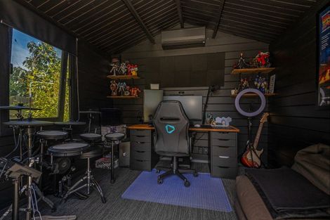 Photo of property in 19 Peppertree Glade, Kelvin Grove, Palmerston North, 4414