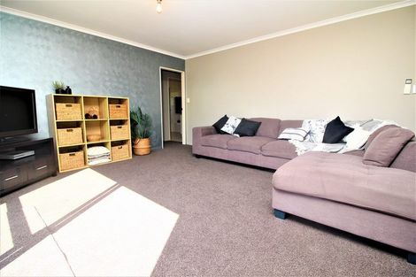 Photo of property in 2/344 Swanson Road, Ranui, Auckland, 0612