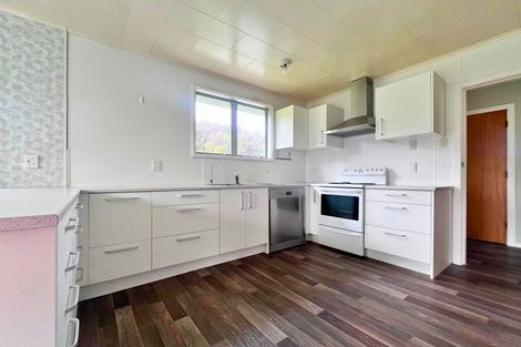 Photo of property in 102 Paekakariki Hill Road, Pauatahanui, Porirua, 5381