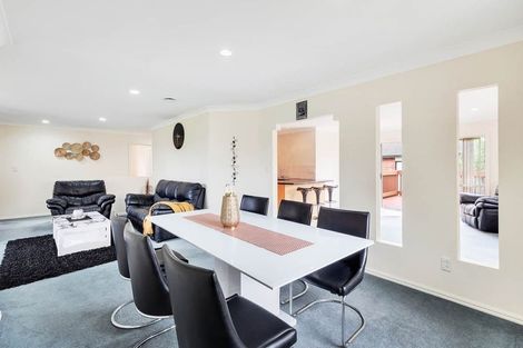 Photo of property in 12 Parkcrest Drive, Henderson, Auckland, 0612