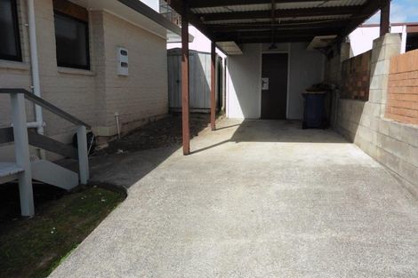 Photo of property in 39 Kirrie Avenue, Te Atatu South, Auckland, 0610