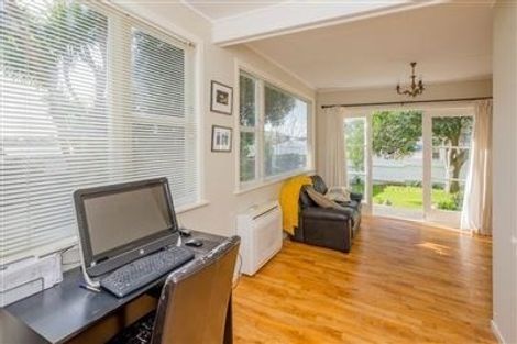 Photo of property in 6 Kaitawa Street, Waikanae Beach, Waikanae, 5036