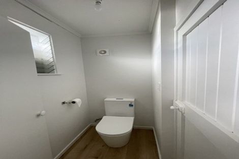 Photo of property in 1/10 Exmouth Road, Northcote, Auckland, 0627