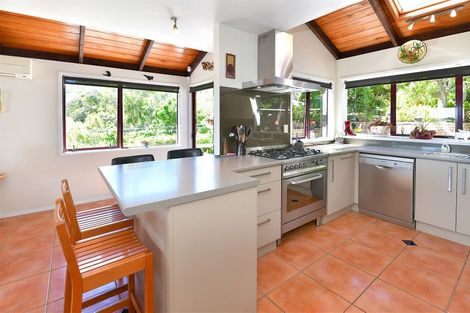 Photo of property in 71 Roberts Road, Matakatia, Whangaparaoa, 0930