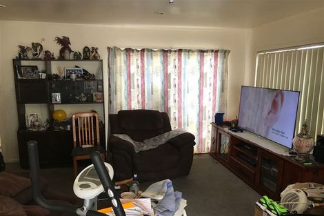Photo of property in 16 Lina Place, Waiuku, 2123