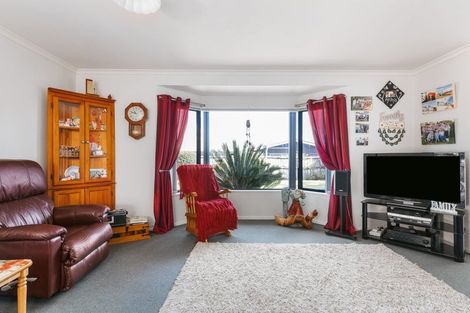 Photo of property in 16 Margaret Drive, Omokoroa, 3114