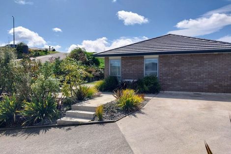 Photo of property in 92 Sunstone Crescent, Timberlea, Upper Hutt, 5018