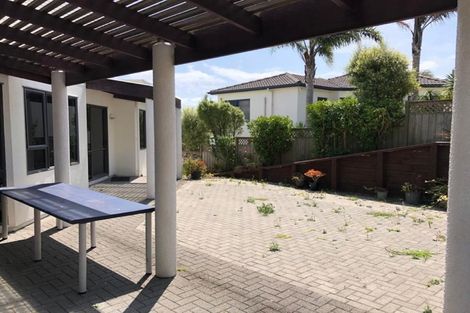 Photo of property in 18 Lobelia Rise, Goodwood Heights, Auckland, 2105