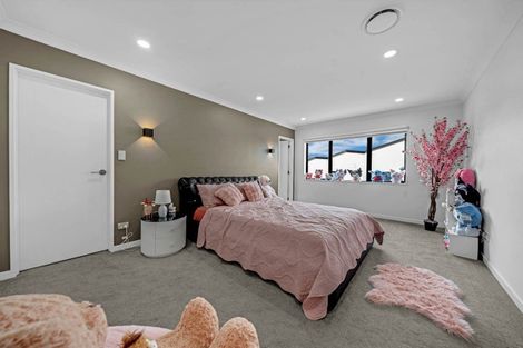 Photo of property in 2a Ballyalton Crescent, Flat Bush, Auckland, 2019