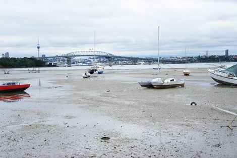 Photo of property in 3/23a Gladstone Road, Northcote, Auckland, 0627