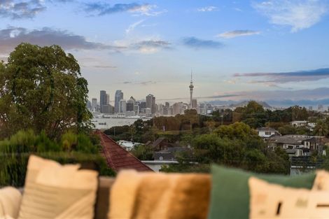 Photo of property in 6 Toi Toi Place, Northcote, Auckland, 0627