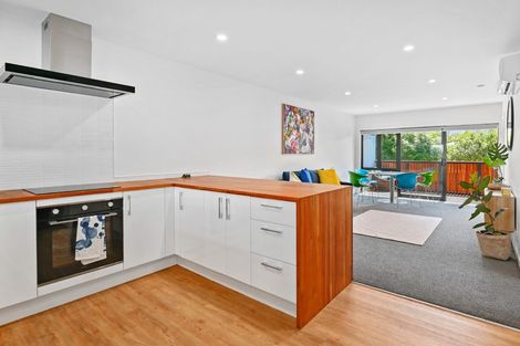 Photo of property in 2/71b Main Road, Redcliffs, Christchurch, 8081