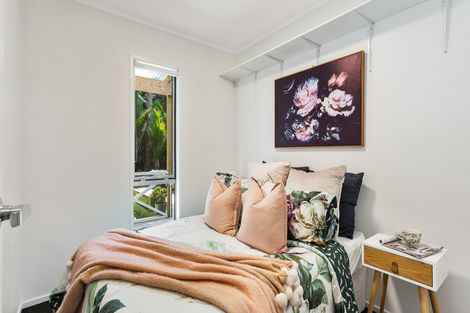 Photo of property in 3 Opanuku Road, Henderson Valley, Auckland, 0612