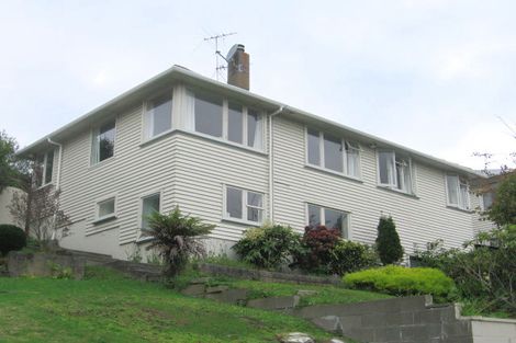 Photo of property in 5 Taylor Terrace, Tawa, Wellington, 5028