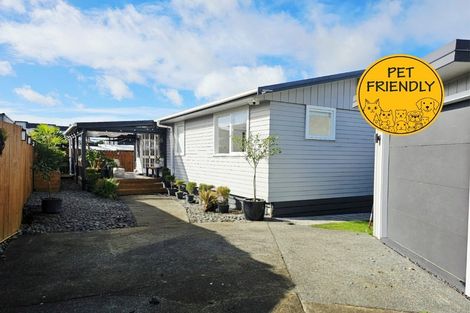 Photo of property in 3/93 Hobsonville Road, West Harbour, Auckland, 0618
